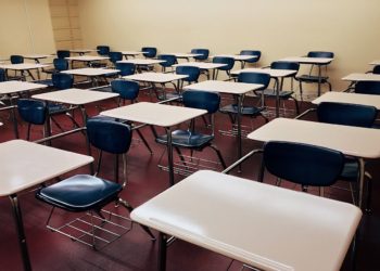 Aulas vacías, pantallas llenas; el reto de la educación a distancia