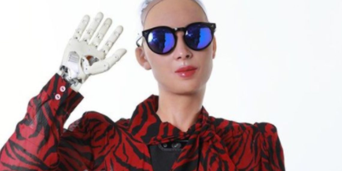 Del arte a la música: la robot Sophia va por una carrera musical