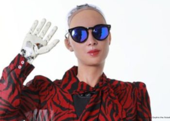 Del arte a la música: la robot Sophia va por una carrera musical