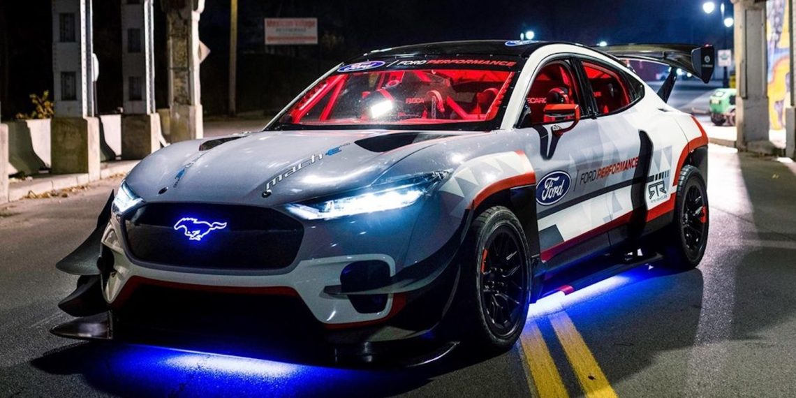 ford-tecnologia-anuncios-en-autos-economicos