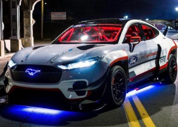 ford-tecnologia-anuncios-en-autos-economicos