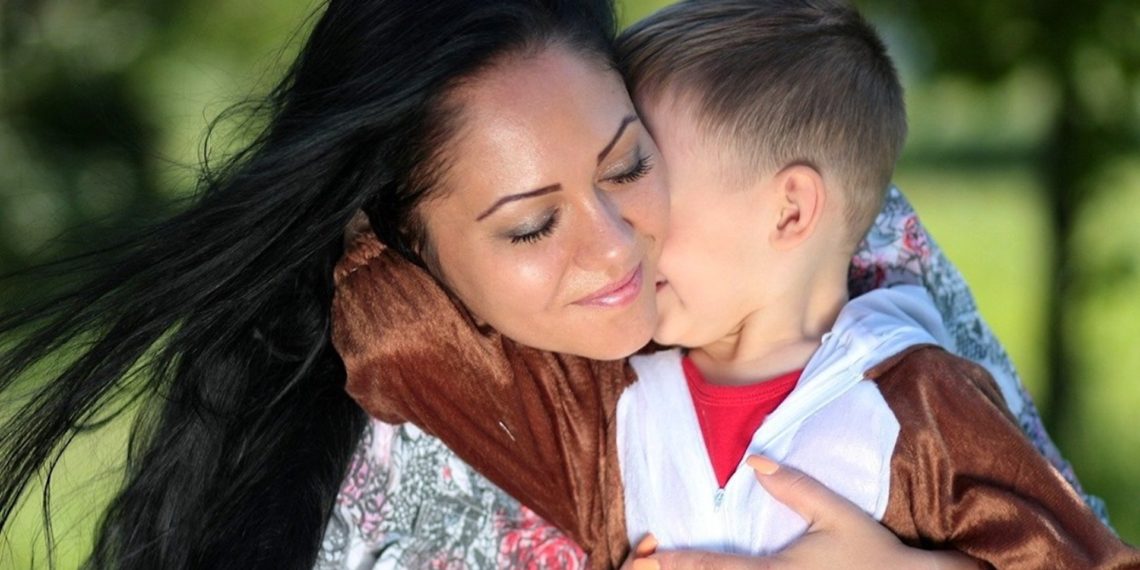 madres-trabajadoras-home-office-educacion-en-linea