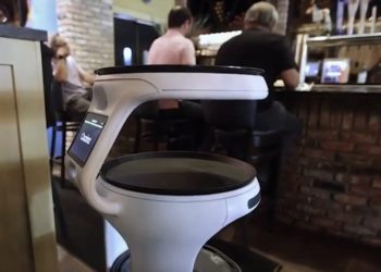 robot-mesero-atiende-restaurante-cubano-miami