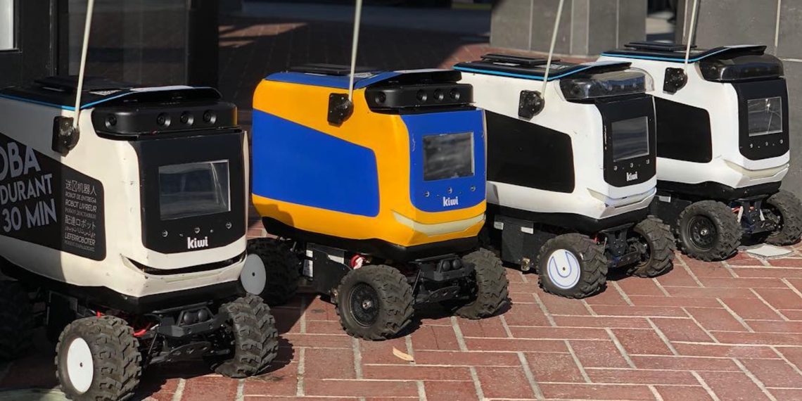 robots-repartidores-de-comida-kiwibot-delivery
