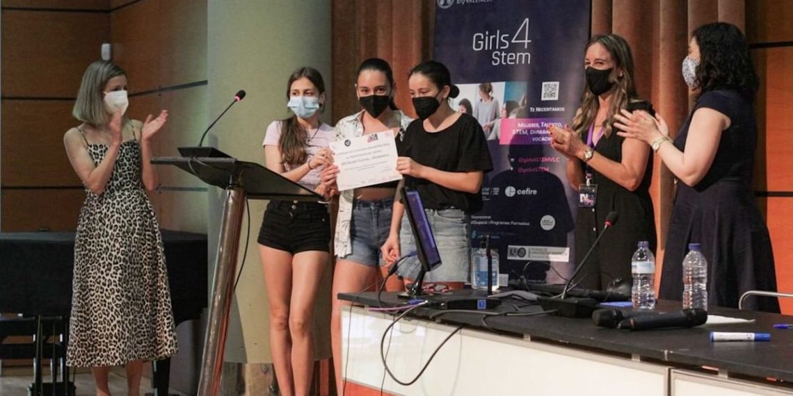 mujeres-diplomado-mujer-innova-inscribirse-chile