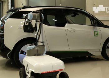 robot-autonomo-recargara-autos-electricos