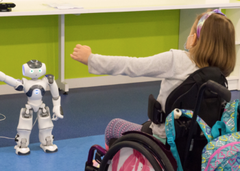 Robots ayudan a niños con lesión medular