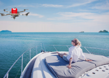 Yates de Ibiza reciben delivery por drones