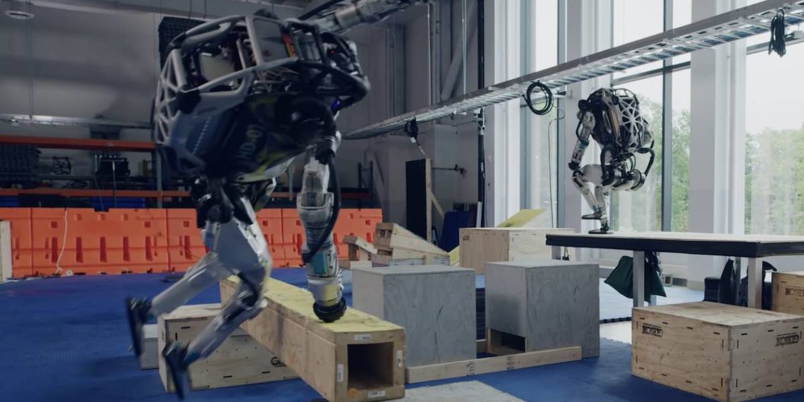 boston-dynamics-robots-video-parkour