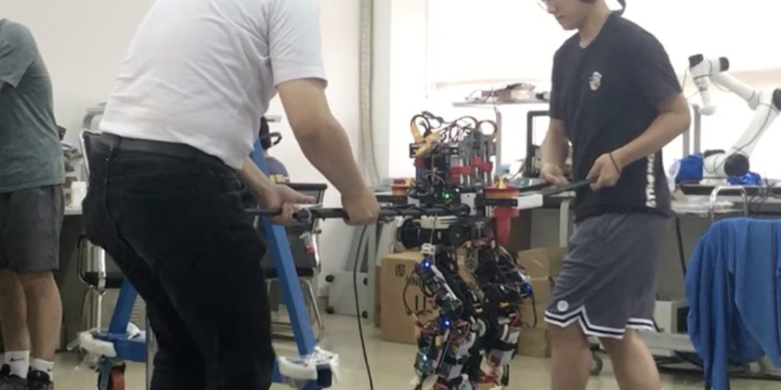 robot-bipedo-china-pruebas-video-desarrollo