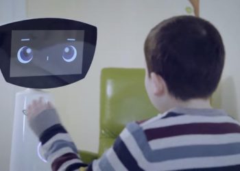 robin-robot-ninos-hospital-mattel-ucla-video