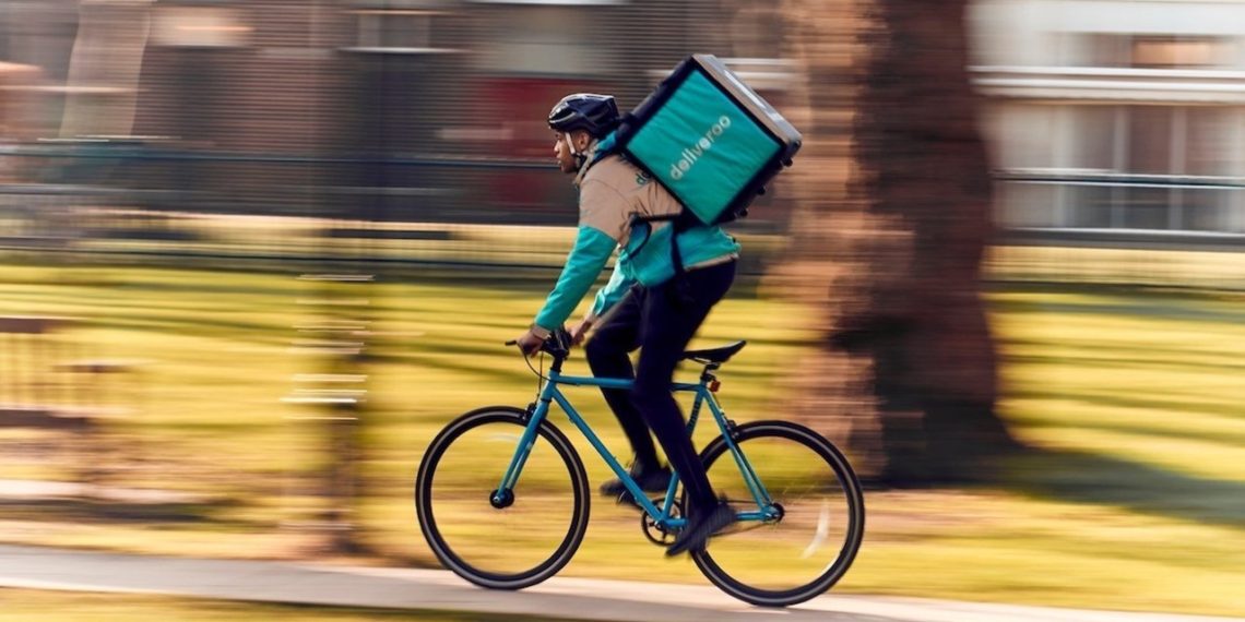 Deliveroo se va de España por Ley Rider y repartidores culpan al gobierno de dejarlos sin ingresos