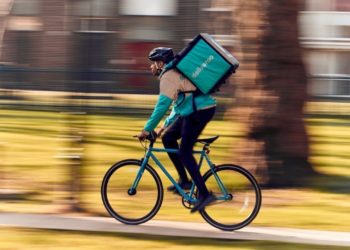 Deliveroo se va de España por Ley Rider y repartidores culpan al gobierno de dejarlos sin ingresos