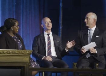El juez federal Richard Hertling decidió rechazar la demanda que presentó la compañía de Jeff Bezos, Blue Origin, en contra de la NASA