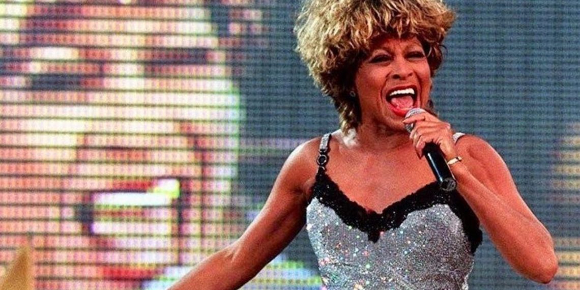 tina-turner-vestido-versace-nft