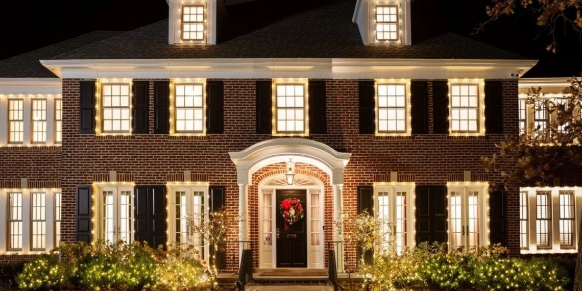 airbnb-casa-mi-pobre-angelito-navidad-chicago