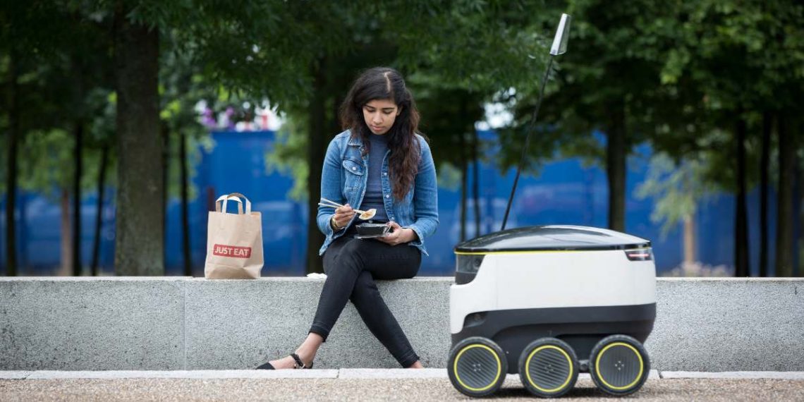 robots-repartidores-starship-technologies-campus-universidad-estados-unidos