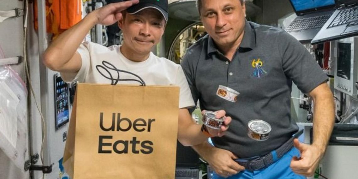 uber-eats-estacion-espacial-internacional-yusaku-maezawa-1