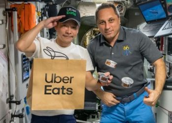 uber-eats-estacion-espacial-internacional-yusaku-maezawa-1