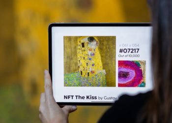 el-beso-pintura-nft-galeria-belvedere-10-mil-pedazos 1