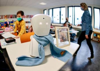 robots-avatar-alemania-salones-clase-alumnos