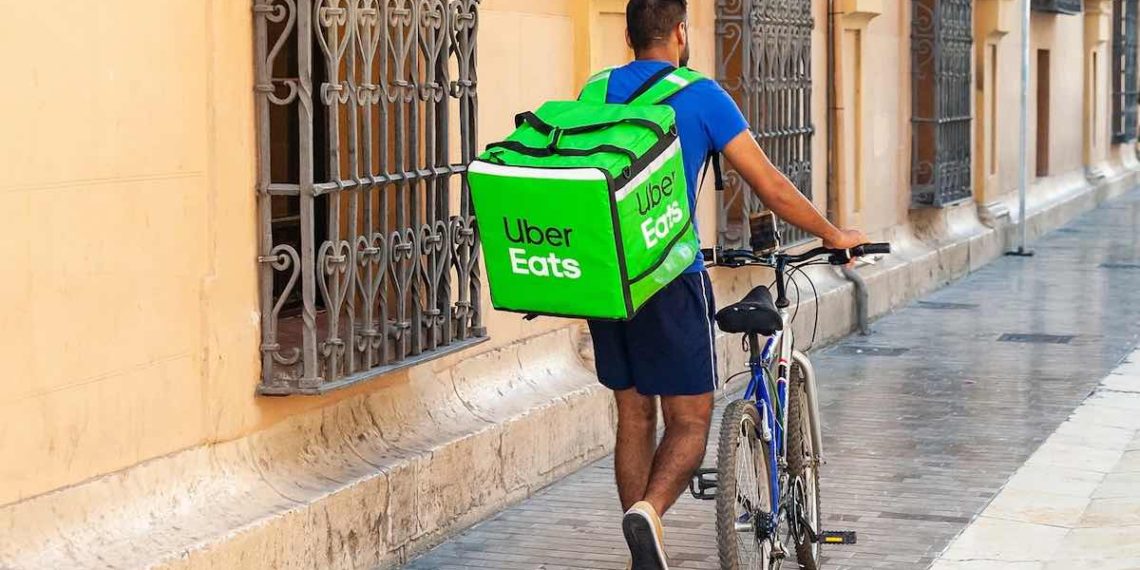 uber-eats-deja-brasil-repartidores-cornershop-2022