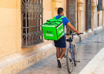 uber-eats-deja-brasil-repartidores-cornershop-2022