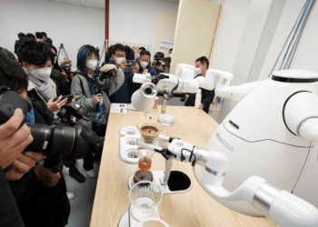 El futuro es hoy: robots preparan comida en los Juegos Olímpicos de Invierno con el objetivo de minimizar contacto