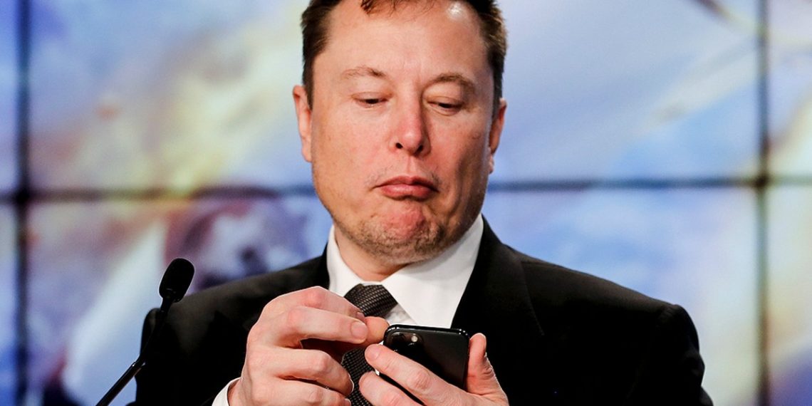 tesla-elon-musk-kimbal-investigacion-venta-acciones-sec