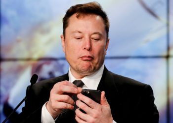 tesla-elon-musk-kimbal-investigacion-venta-acciones-sec