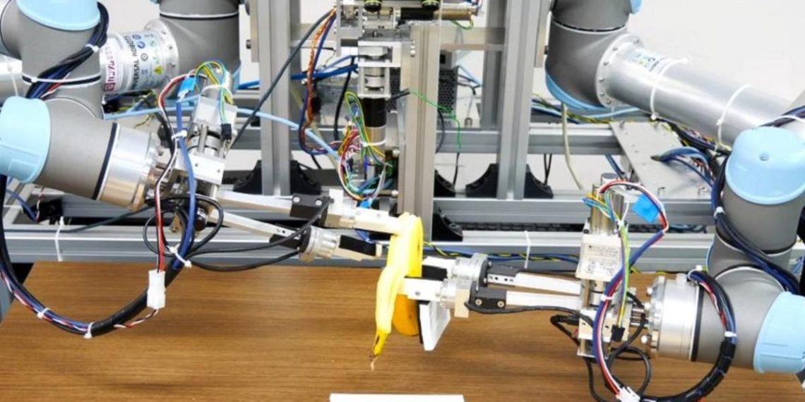 robots-japoneses-brazos-pelar-platano-cascara