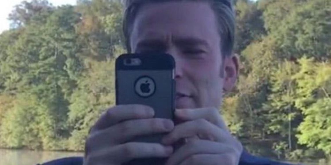 chris-evans-iphone-6s 1