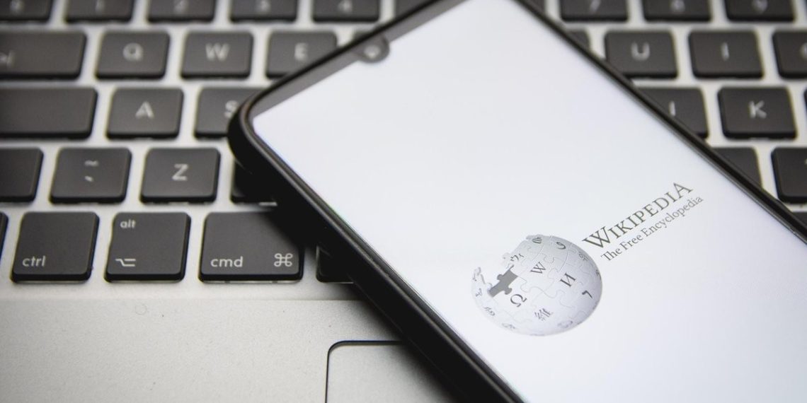 meta-wikipedia-desinformacion-inteligencia-artificial