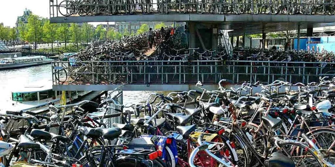 amsterdam-bicicletas-estacionamiento-submarino