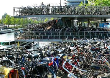 amsterdam-bicicletas-estacionamiento-submarino
