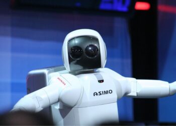 honda-robot-avatar-luna