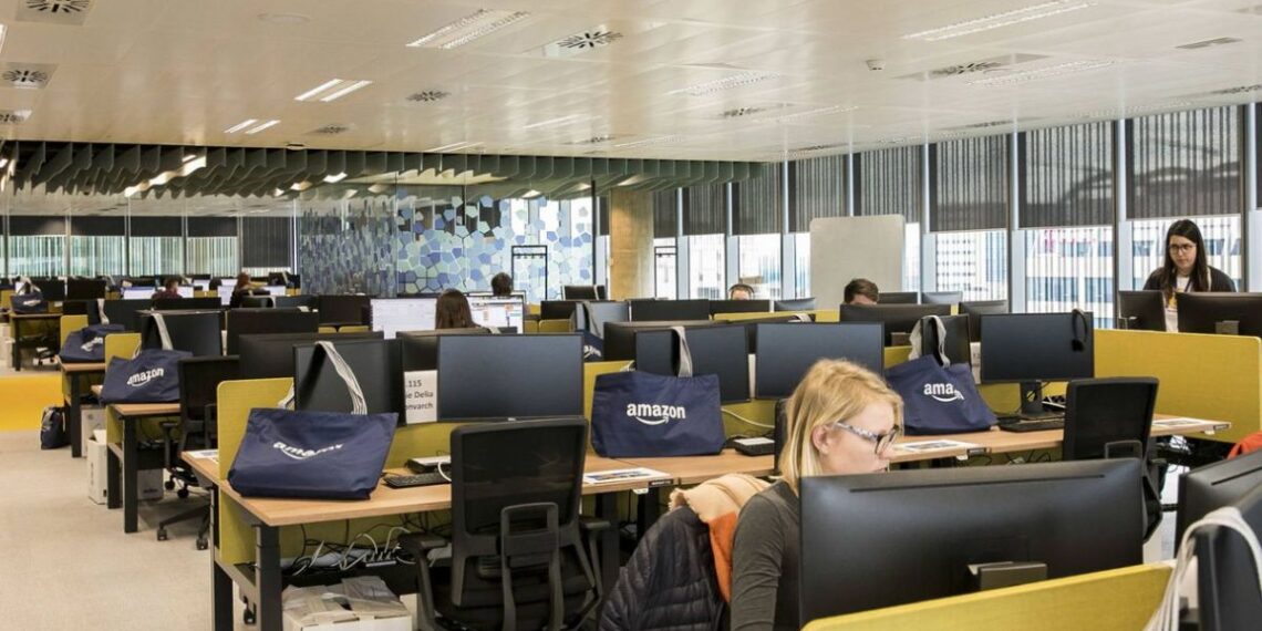 amazon-empleados-oficina
