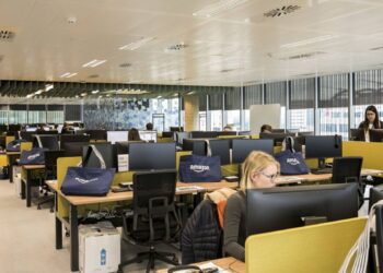 amazon-empleados-oficina