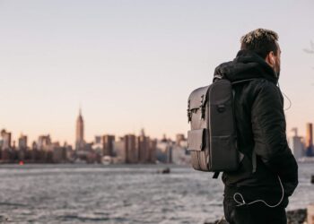 Microsoft lanza la primera mochila que funciona con IA