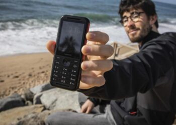 Vuelven los teléfonos “tontos” contra la hiperconexión