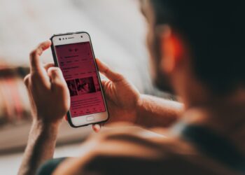 5 razones para no dormir junto a tu celular