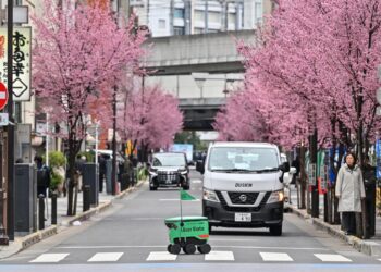 Uber eats ya entrega con robots en Tokio
