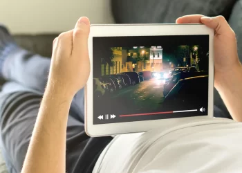 Esto le pasa a nuestro cerebro cuando aceleramos los videos