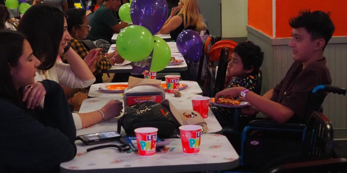 Pablo Landsmanas impulsa acciones sociales por el Día del Niño junto a Teletón y organizaciones civiles